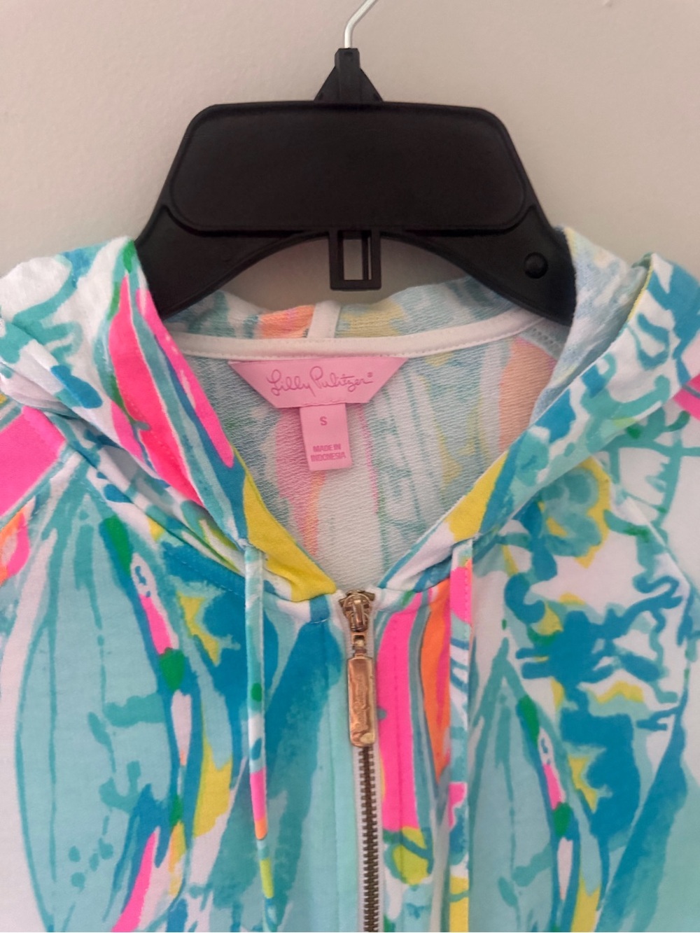 Lilly Pulitzer Vibrant Zip Up Hooded Jacket tropical print w/ neon pink tassel S - Picture 3 of 13